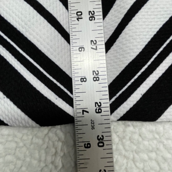 Women’s Coco Bianco XL Black/White V-neck Top - Picture 14 of 15